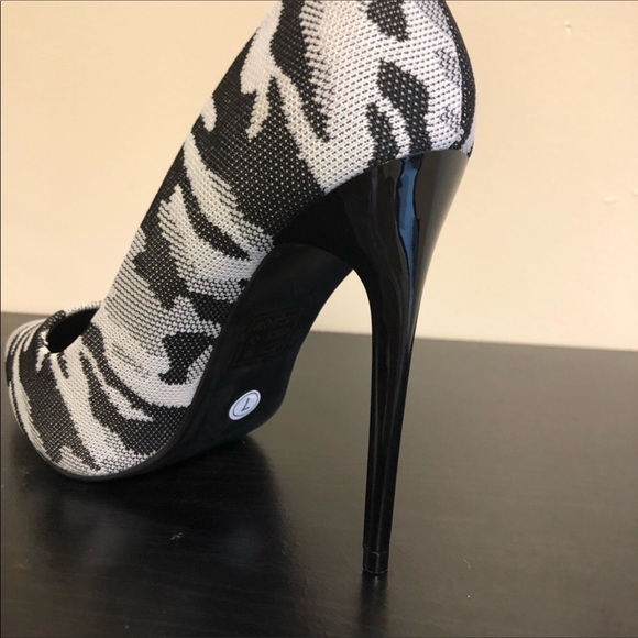 ♥️👠SOLD. ‼️ CAMOUFLAGE STILETTOS 👠 - Picture 5 of 8